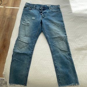 Levi’s medium wash 501 Jean